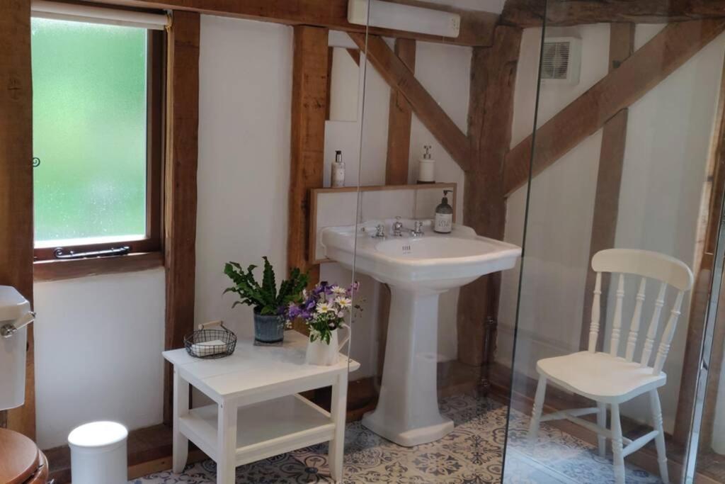 Cosy Listed Barn In Peaceful Country Village Granborough Exterior foto