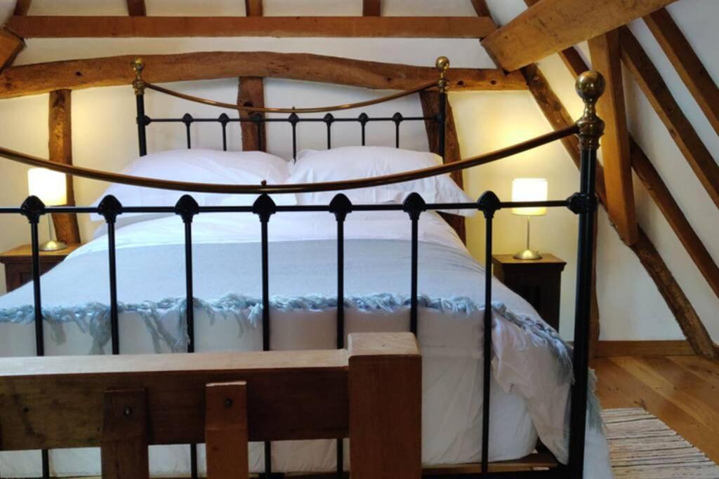 Cosy Listed Barn In Peaceful Country Village Granborough Exterior foto