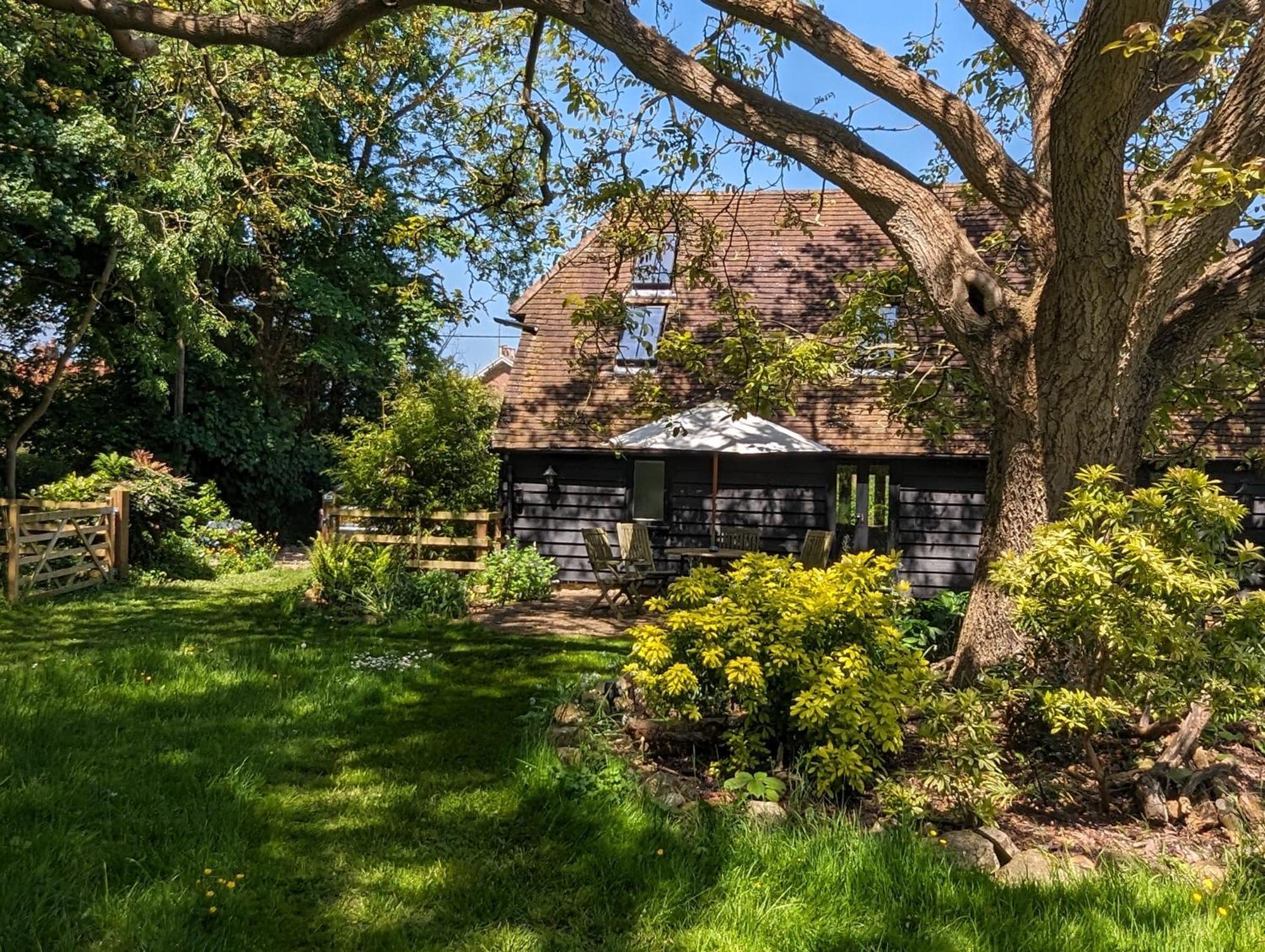 Cosy Listed Barn In Peaceful Country Village Granborough Exterior foto